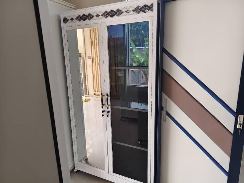 Lemari Pakaian Warna Putih 2 Pintu