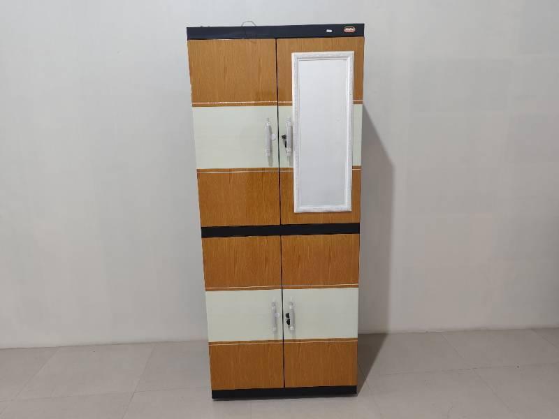 Lemari Atum Motif Kayu Elegan