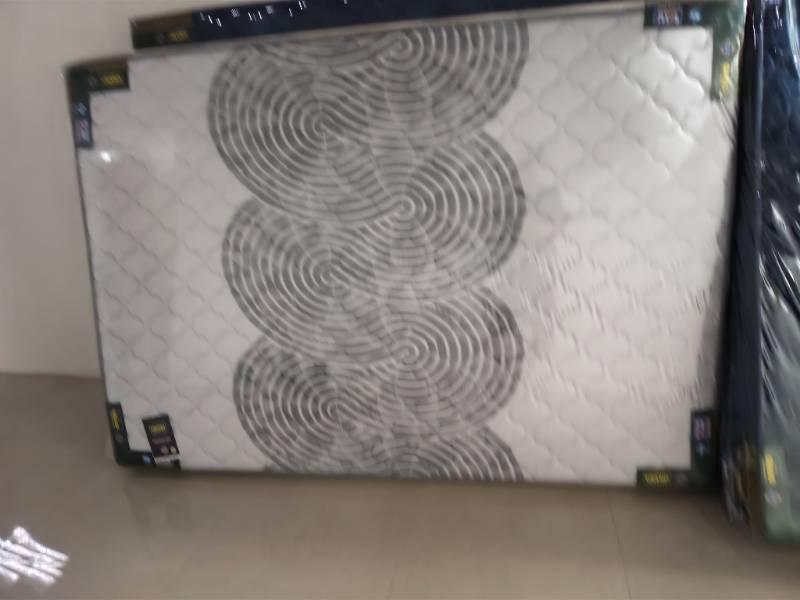 Kasur Royal Foam Warna Putih